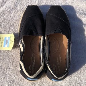 Brand New Black and White Stripped Toms